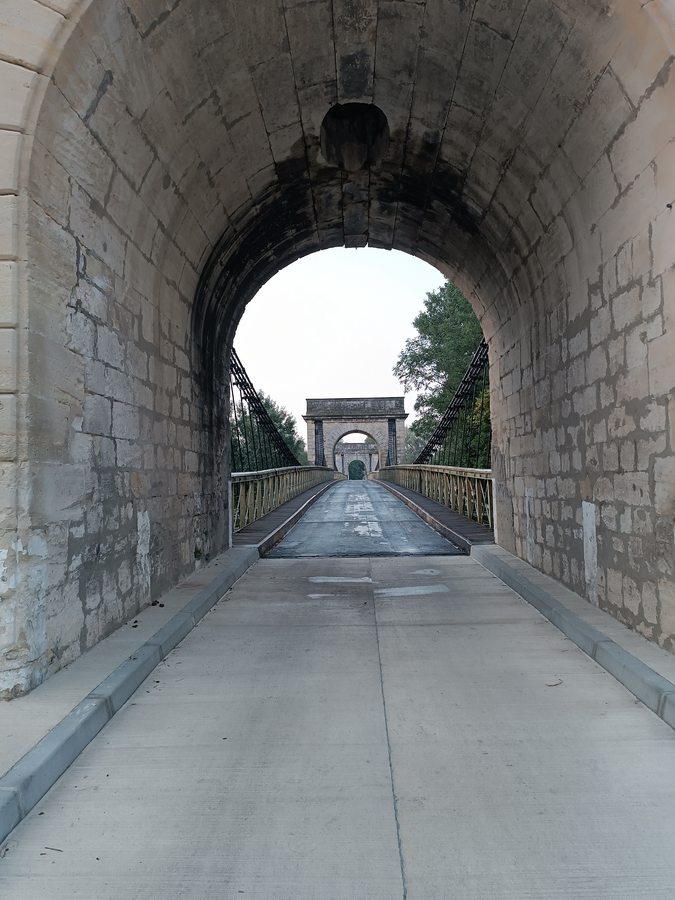Pont suspendu historique de Fourques